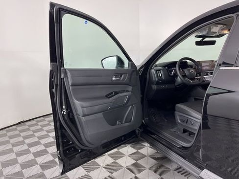 New 2026 Nissan Pathfinder SL w/ SL Premium Package AWD/4WD image 17