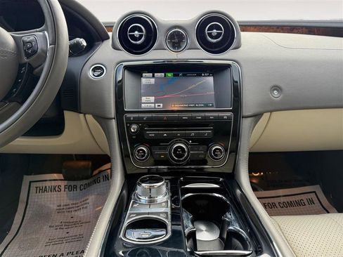 Used 2015 Jaguar XJ image 12