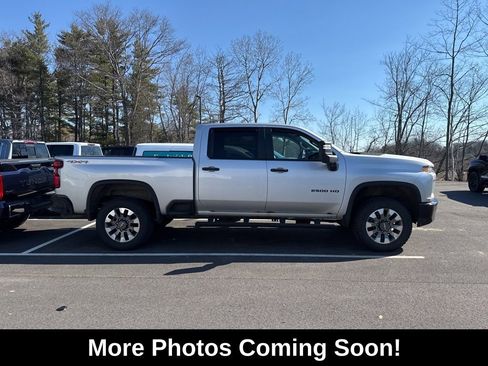 Used 2022 Chevrolet Silverado 2500 Custom w/ Custom Convenience Package image 2