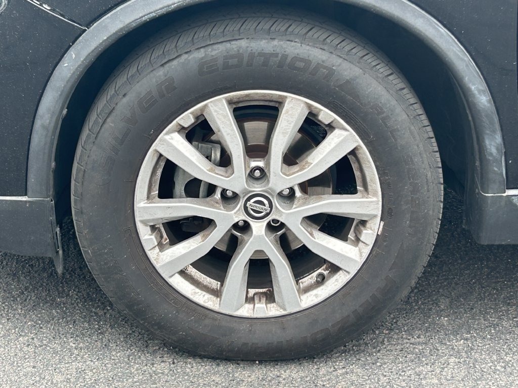 Used 2017 Nissan Rogue SV FWD image 13