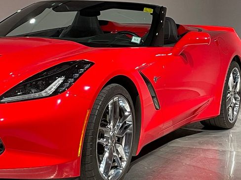 Used 2015 Chevrolet Corvette Stingray Convertible w/ 2LT Preferred Equipment Group RWD image 17