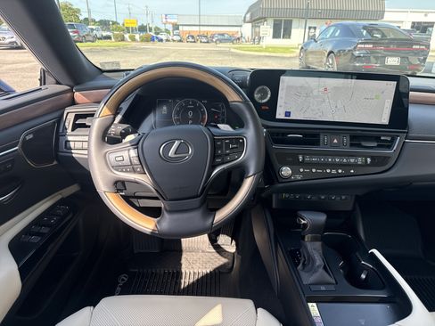 Used 2025 Lexus ES 350 Ultra Luxury FWD image 15