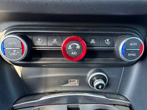 Used 2021 Alfa Romeo Stelvio Sprint AWD/4WD image 31
