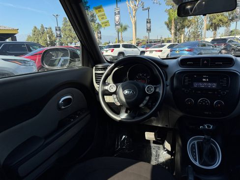 Used 2019 Kia Soul FWD image 16