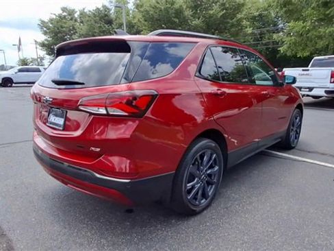 Certified 2022 Chevrolet Equinox RS w/ Infotainment Package image 8