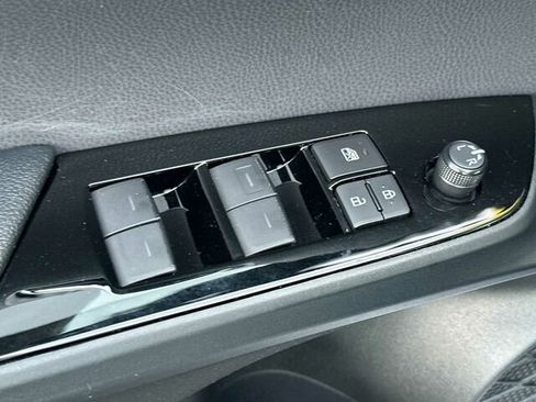 Used 2019 Toyota Prius Prime Premium image 14