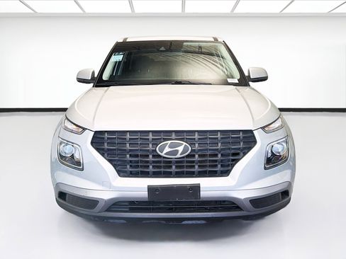 Used 2021 Hyundai Venue SE FWD image 2