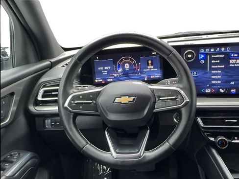 Used 2025 Chevrolet Traverse LT AWD/4WD image 38