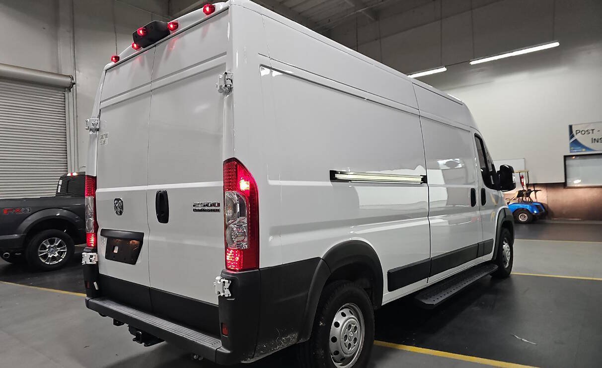 Used 2023 RAM ProMaster 2500 w/ Premium Convenience Group (B) FWD image 2