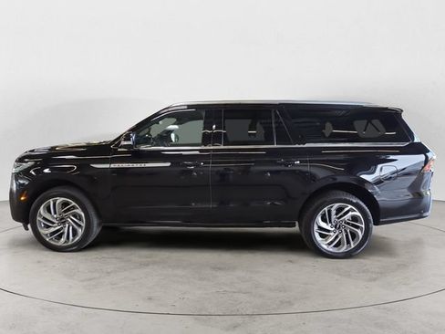 Used 2025 Lincoln Navigator L Reserve AWD/4WD image 8