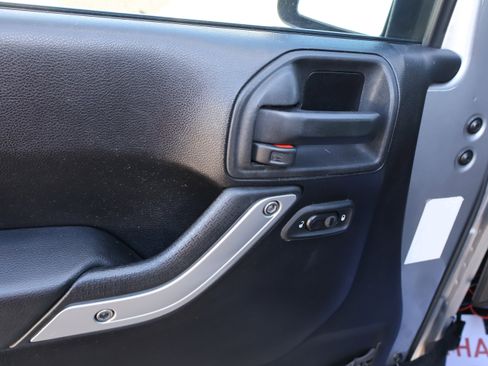 Used 2013 Jeep Wrangler Unlimited Sahara w/ Dual Top Group image 26