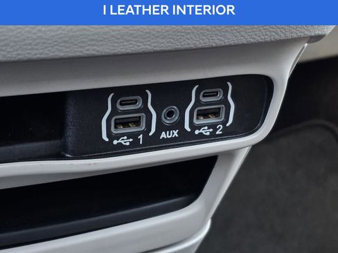 Used 2023 Chrysler Pacifica Touring-L image 25