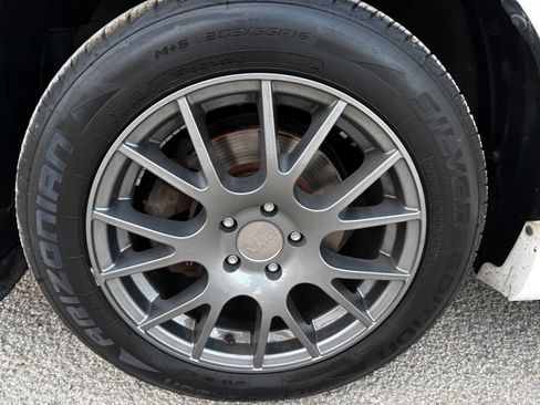 Used 2010 Toyota Matrix image 23