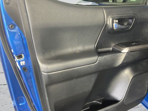 Used 2016 Toyota Tacoma TRD Sport w/ Towing Package AWD/4WD image 11