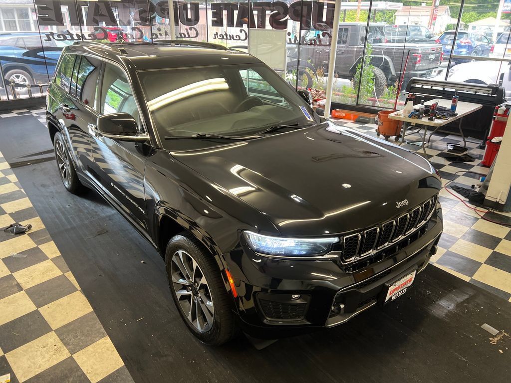 Used 2023 Jeep Grand Cherokee Overland AWD/4WD image 15