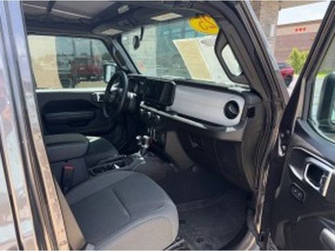 Used 2025 Jeep Wrangler Unlimited Sport AWD/4WD image 12