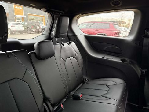 New 2026 Chrysler Pacifica Select w/ S Appearance Package AWD/4WD image 17