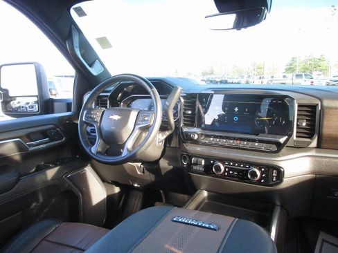 Used 2025 Chevrolet Silverado 3500 High Country w/ Technology Package image 30