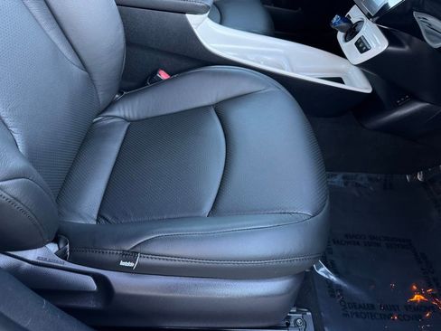 Used 2017 Toyota Prius Prime Advanced image 29