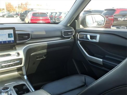Used 2022 Ford Explorer XLT w/ Equipment Group 202A image 13