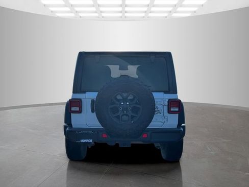 Used 2025 Jeep Wrangler Willys image 6