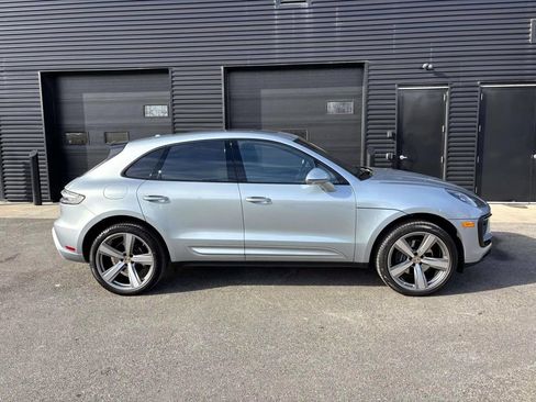 Certified 2024 Porsche Macan image 11