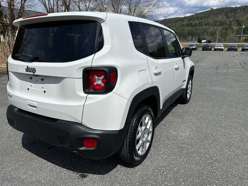 Used 2023 Jeep Renegade Latitude AWD/4WD image 5