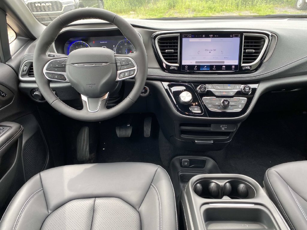 New 2027 Chrysler Pacifica Select FWD image 9