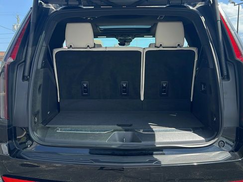 Used 2024 Cadillac Escalade Sport AWD/4WD image 40