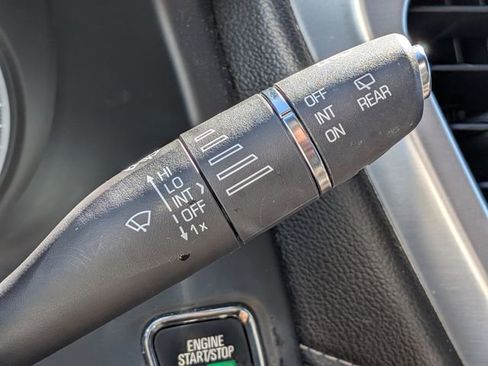 Used 2018 GMC Acadia SLE image 23