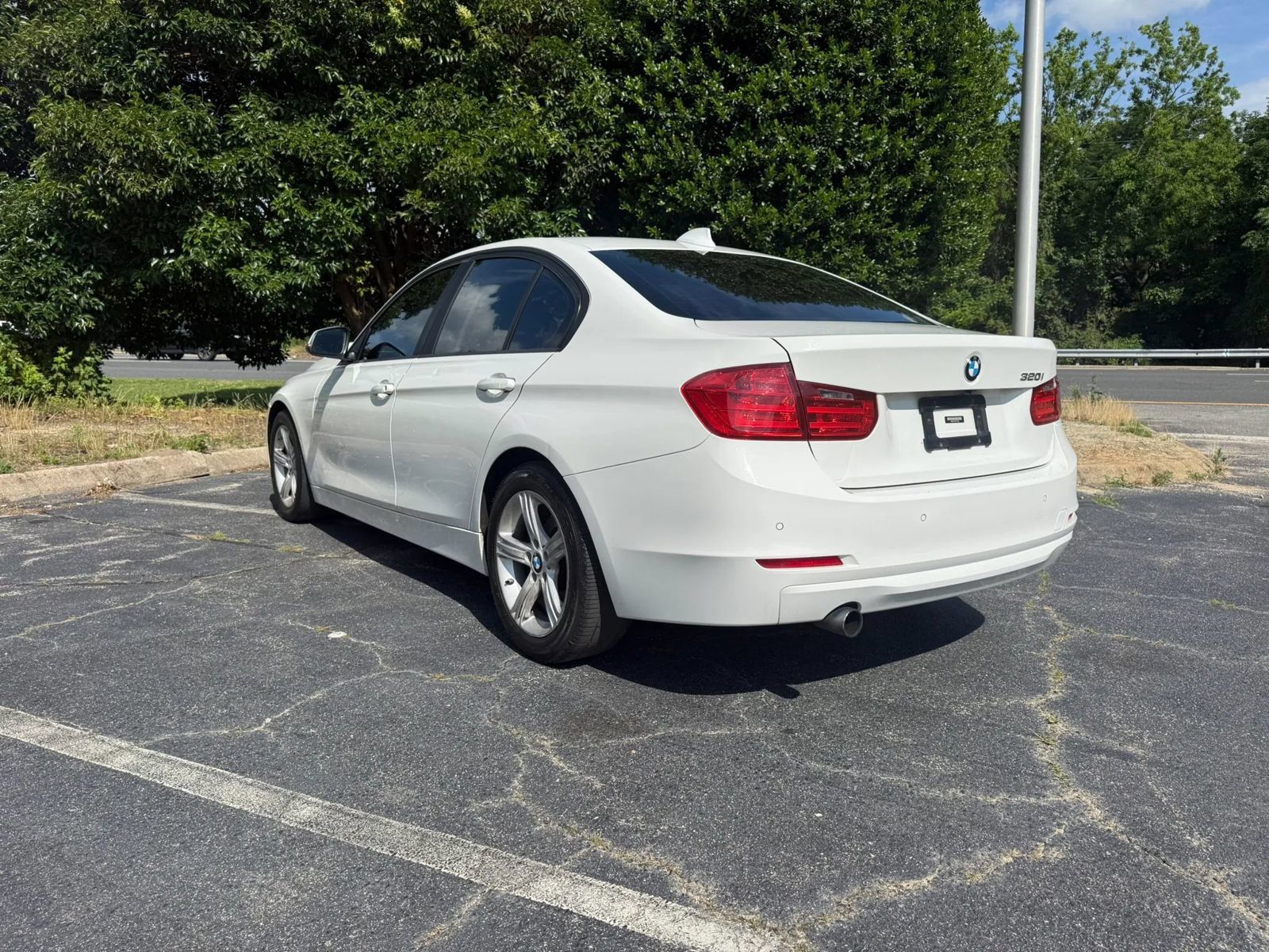Used 2015 BMW 320i Sedan RWD image 6