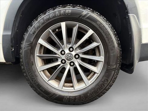 Used 2017 Toyota Highlander XLE image 6