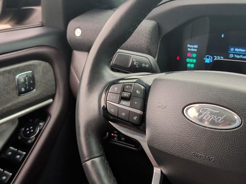 Used 2025 Ford Explorer Platinum AWD/4WD image 22