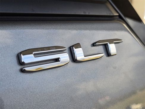 Used 2024 GMC Terrain SLT image 15