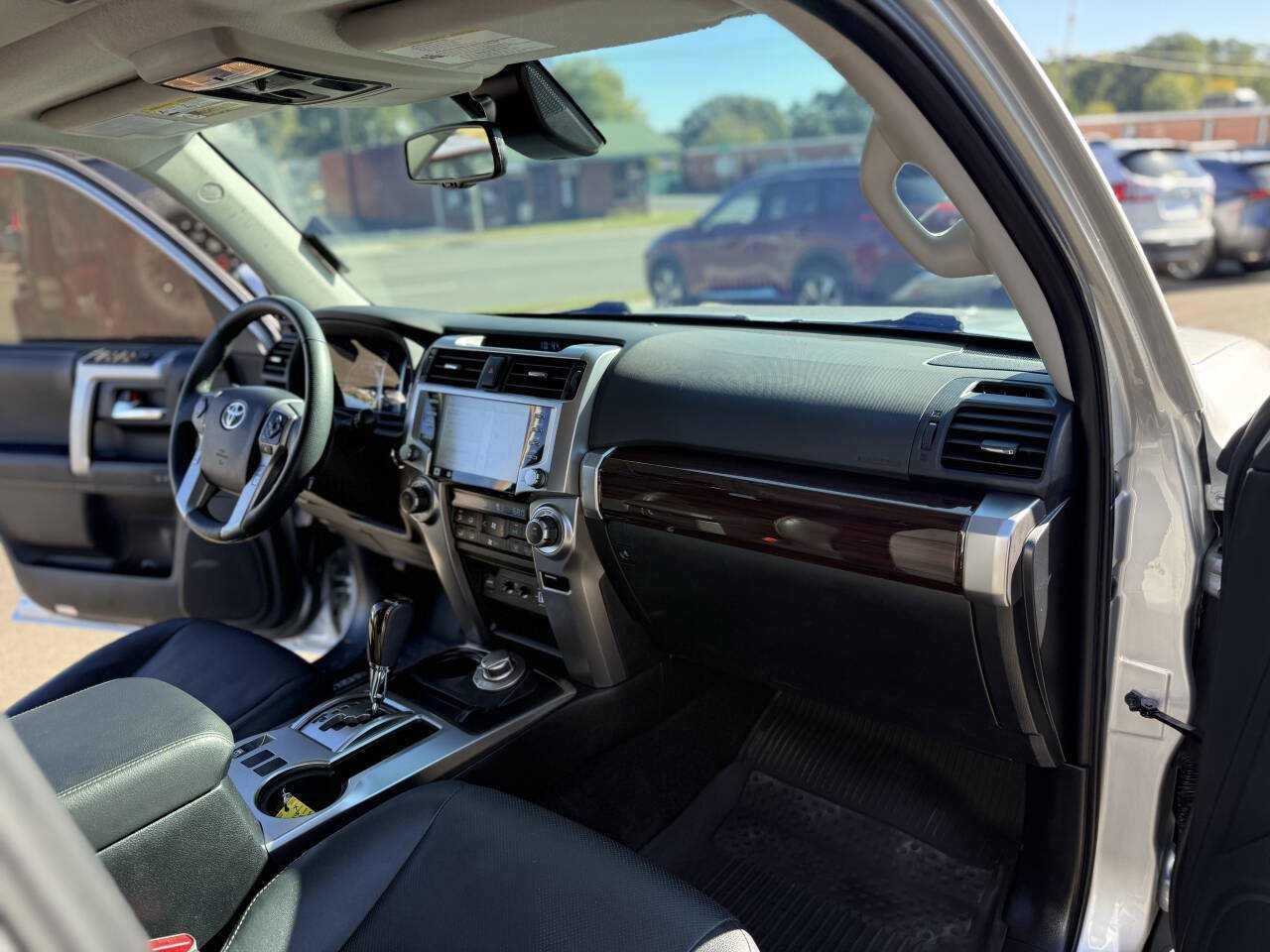 Used 2020 Toyota 4Runner Limited AWD/4WD image 23