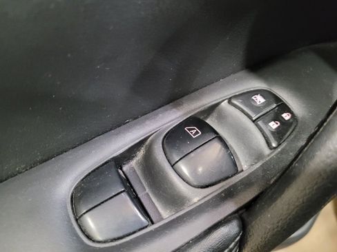 Used 2018 Nissan Rogue SV AWD/4WD image 27