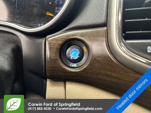 Used 2017 Jeep Grand Cherokee Laredo image 11