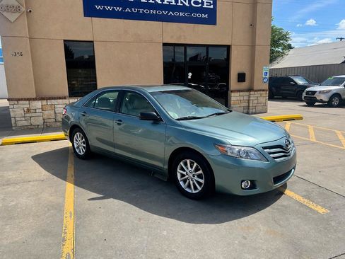 Used 2011 Toyota Camry XLE w/ XLE Extra-Value Pkg #2 FWD image 10