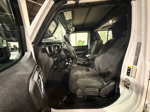 Used 2022 Jeep Gladiator Sport AWD/4WD image 17