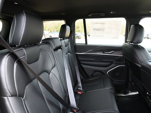 New 2026 Jeep Grand Cherokee Limited image 21