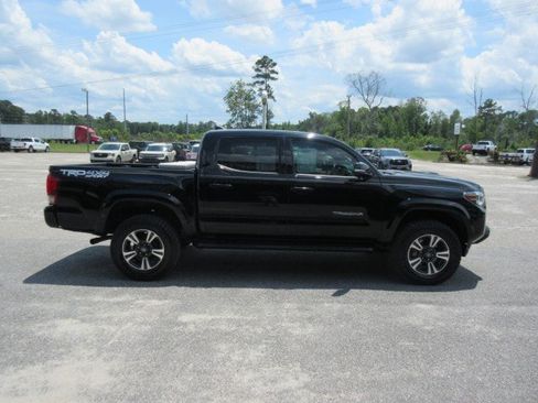 Used 2017 Toyota Tacoma TRD Sport w/ Tow Package (A/T) AWD/4WD image 6