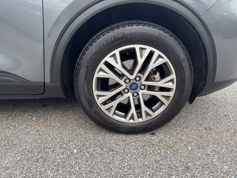 Certified 2022 Ford Escape SEL image 9