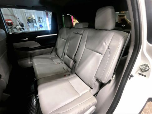 Used 2014 Toyota Highlander XLE image 21