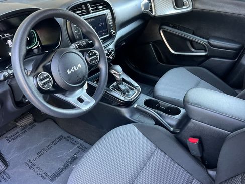 Used 2024 Kia Soul LX w/ Option Group 015 FWD image 11