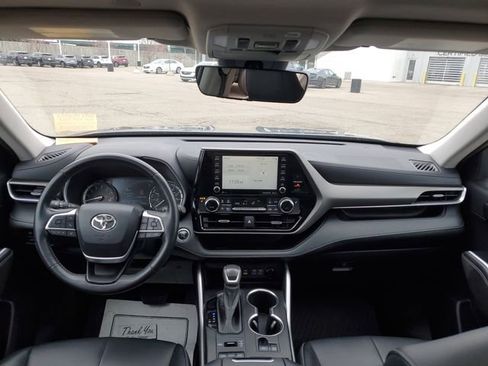 Used 2022 Toyota Highlander XLE image 23