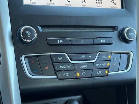 Certified 2018 Ford Fusion Energi SE FWD image 21