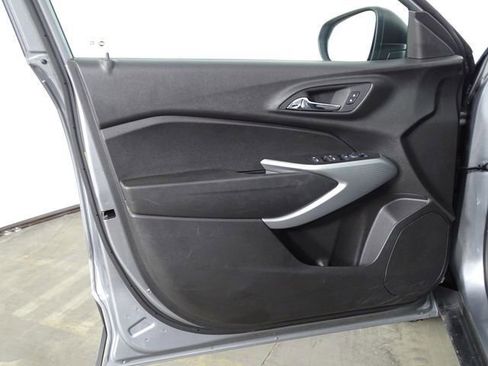 Used 2024 Chevrolet Trax LS image 18