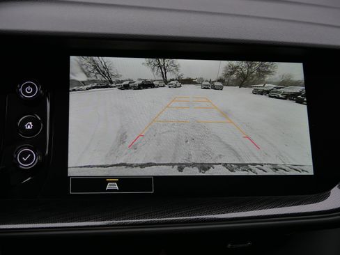 Used 2023 Buick Envision Essence image 30