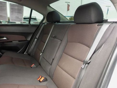 Used 2015 Chevrolet Cruze LT w/ Technology Package image 23