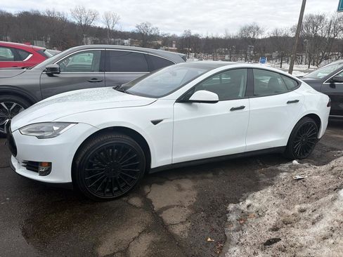 Used 2015 Tesla Model S 85D image 2